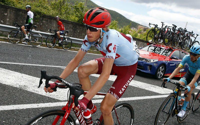 Zakarin imponeert en wint zware bergrit in Giro