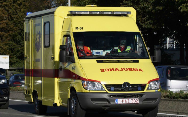 Dramatisch ongeval: 27-jarige man wordt verpletterd door laadklep vrachtwagen in Linter