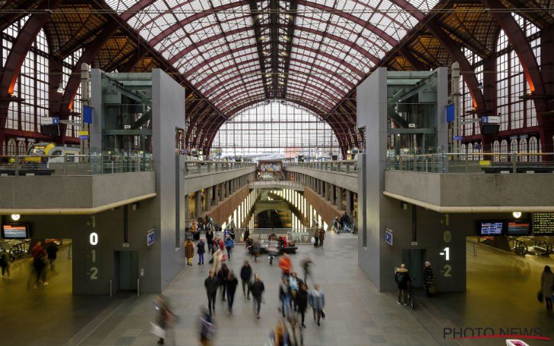Man dreigt met aanslag met machinegeweer op Antwerpen-Centraal
