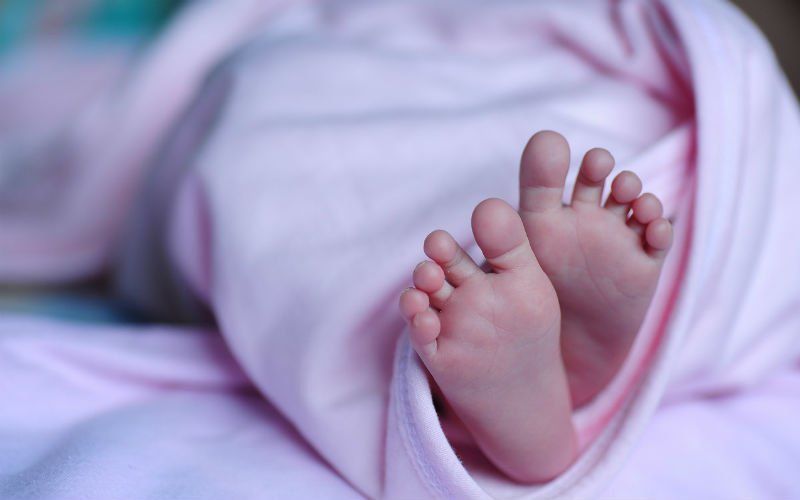 Hartverscheurend: Mama met diabetes deelt foto’s van doodgeboren kindje: “Insulinepomp was verkeerd afgesteld"