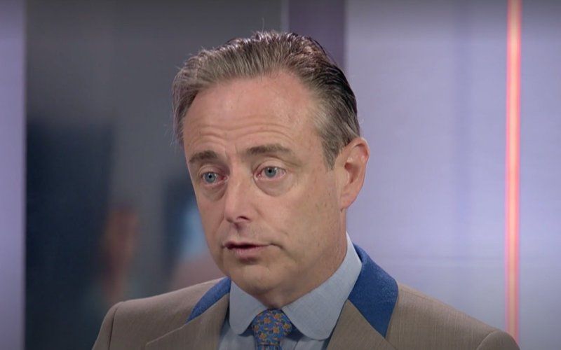 Bart De Wever sluit seksclub in Ekeren: "Dames droegen geen mondmasker"