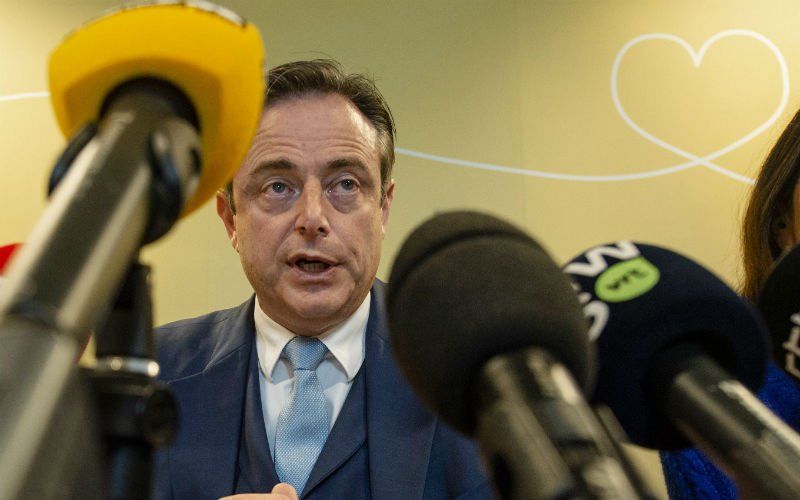 John Crombez deelt zware klap uit aan N-VA, Bart De Wever zwaar onder vuur