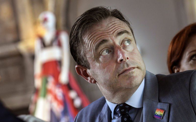 Formateur Bart De Wever doet opvallende knieval en dreigt CD&V aan de kant te schuiven
