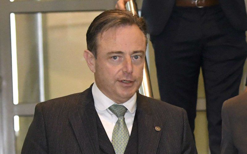 Bart De Wever ziet "bijna uitzichtloze situatie": "Daarom wordt Jambon minister-president en niet ik"