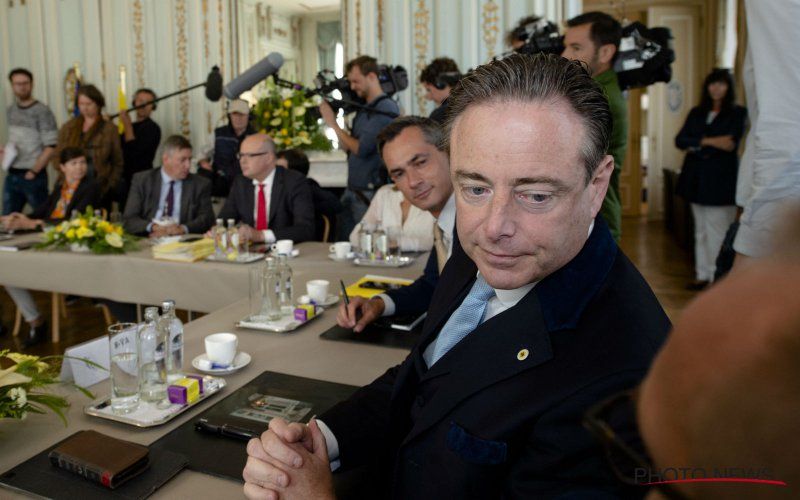 Stevige uithaal van Bart De Wever naar rivaal: “Wat een kleine meneer”