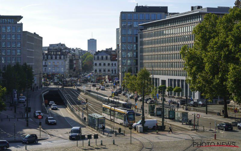 Ouders willen kind inschrijven in stad Brussel in het Nederlands: Pas na één uur iemand beschikbaar die Nederlands spreekt