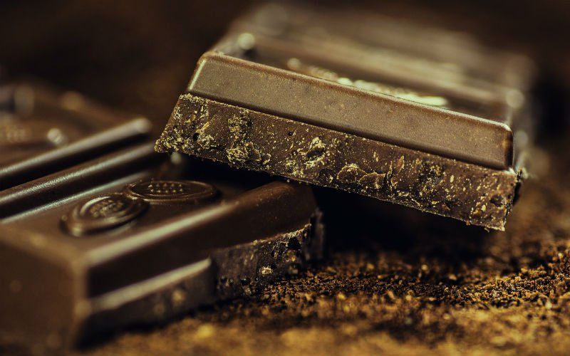 Heb je last van een vervelende hoest? Chocolade eten helpt uitstekend!