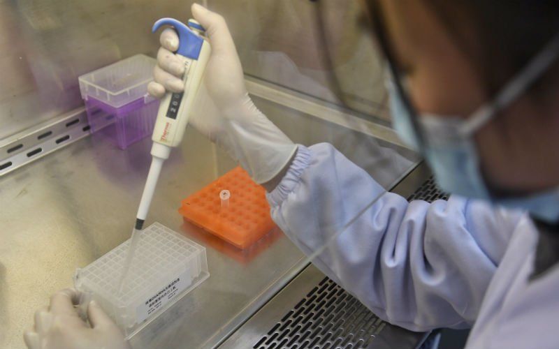 Viroloog waarschuwt: "Vooral door deze gevolgen kan het coronavirus dodelijk zijn"