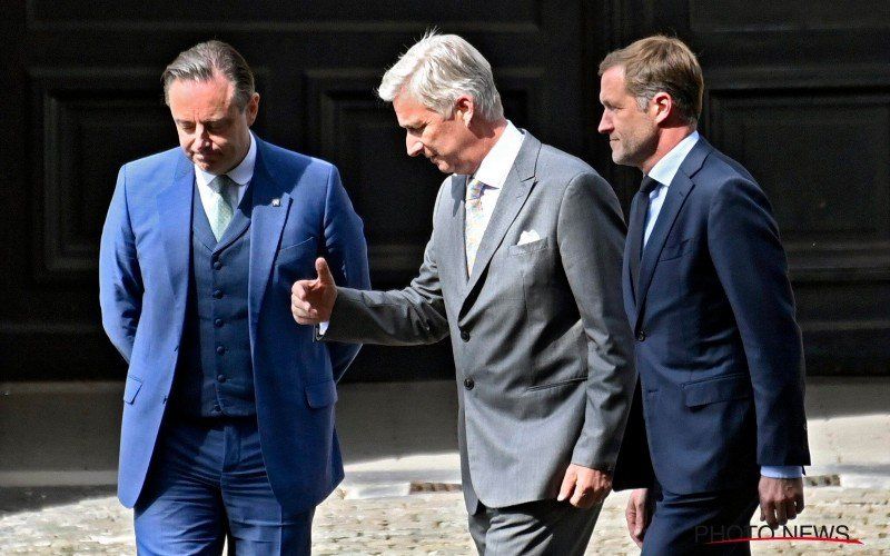 Koning Filip vraagt Bart De Wever en Paul Magnette om federale regering met brede meerderheid in parlement te vormen