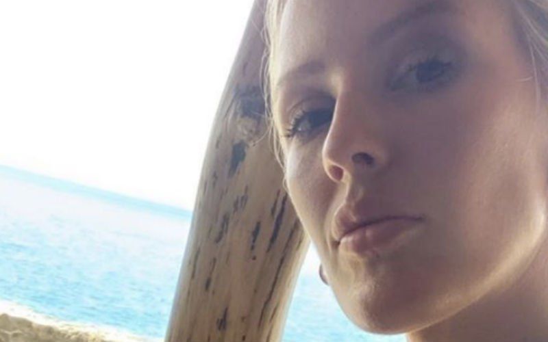 Ellie Goulding post zeer sexy vakantiefoto's