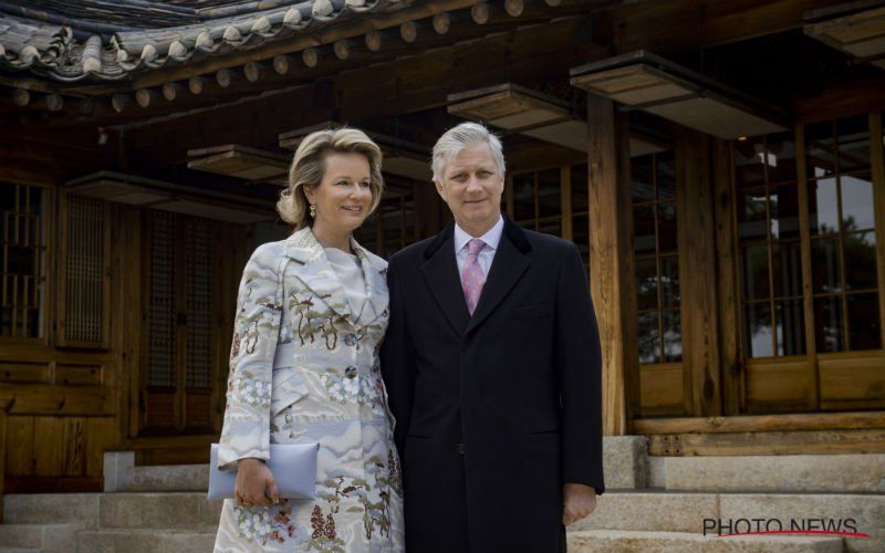 Boze Koning Filip en koningin Mathilde vragen forse ingreep: "Wat zijn ze toch stijf"