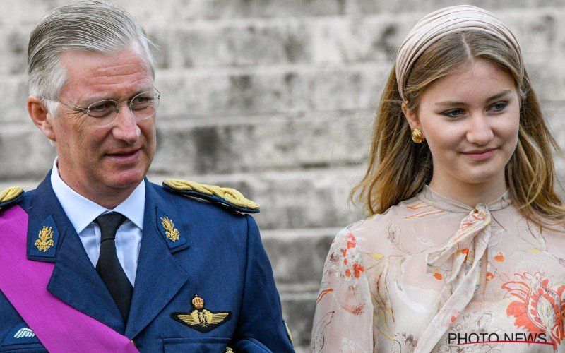 Stralende prinses Elisabeth maakt indruk met haar verschijning op Nationale Feestdag
