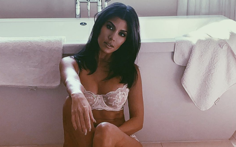 Kourtney Kardashian onder vuur vanwege naaktfoto op Instagram