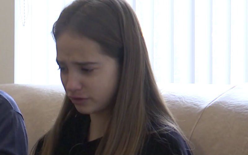 School schorst Lindsay (13) nadat ze in elkaar werd geslagen: "Ze krijgt zelfs een gedragscontract opgelegd"