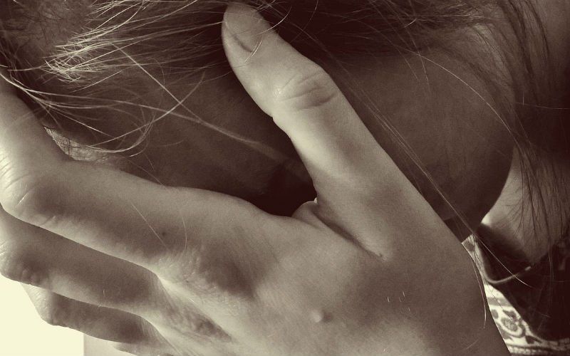 Hartverscheurend: 13-jarig meisje gaat door de hel nadat vader haar op gruwelijke manier misbruikt