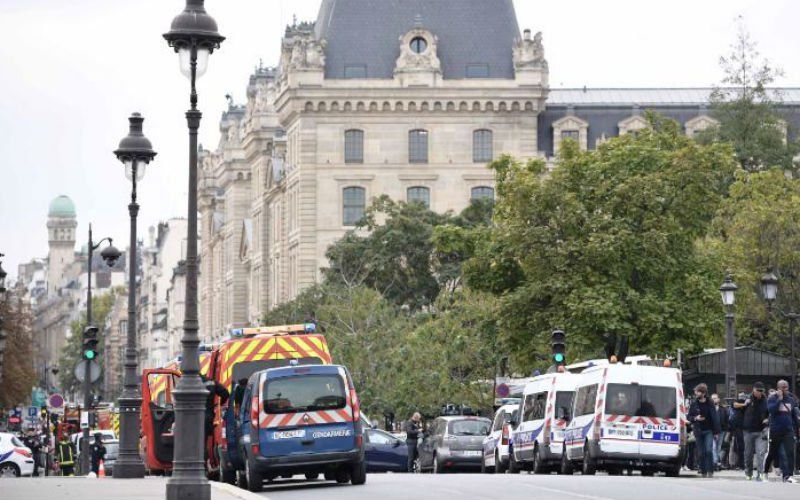 Ernstige terreurdaad in Parijs: Verschillende agenten gedood
