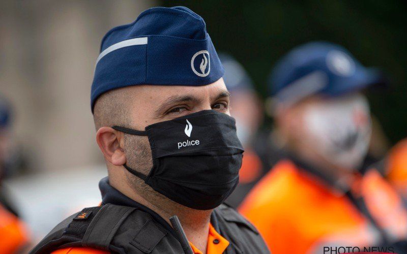 Politie heeft geen tijd om dragen van mondmaskers te controleren: "Doe sociale controle, maar schakel ons niet in"