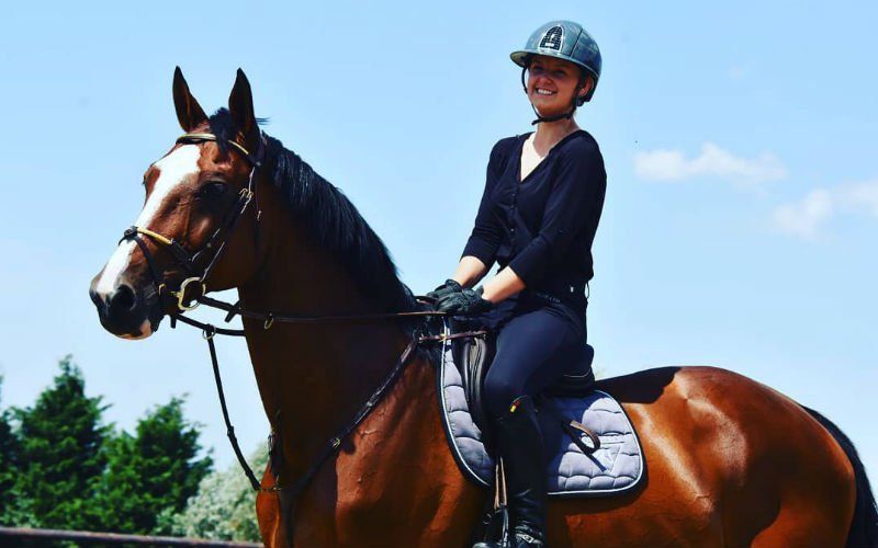 Jumpingamazone Sarra (21) overleden na trap van paard in gezicht