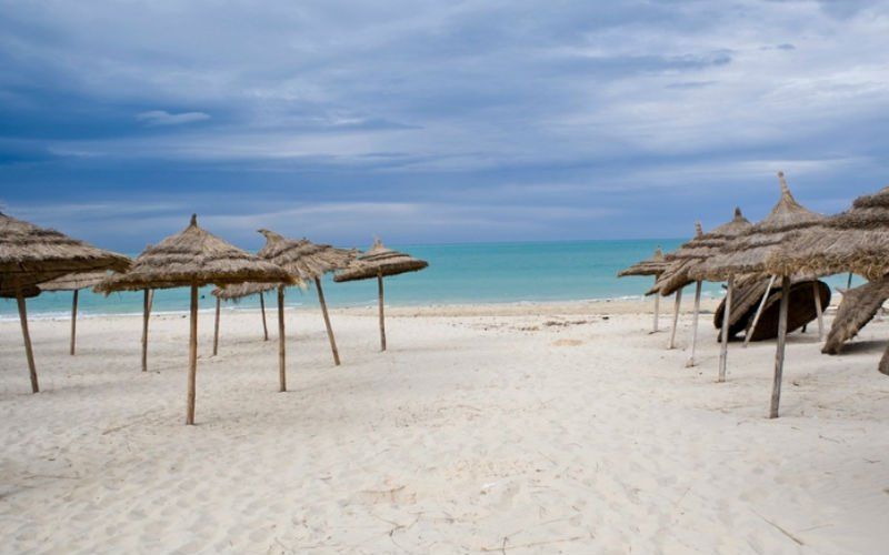 25-jarige Belgische toeriste doet afschuwelijke ontdekking op strand in Tunesië
