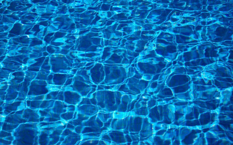 Vier jongedames uit zwembad van Kortrijk gezet: Dit is er gebeurd