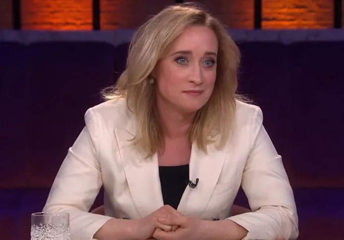 Knoopje Eva Jinek schiet los tijdens uitzending en het internet gaat los
