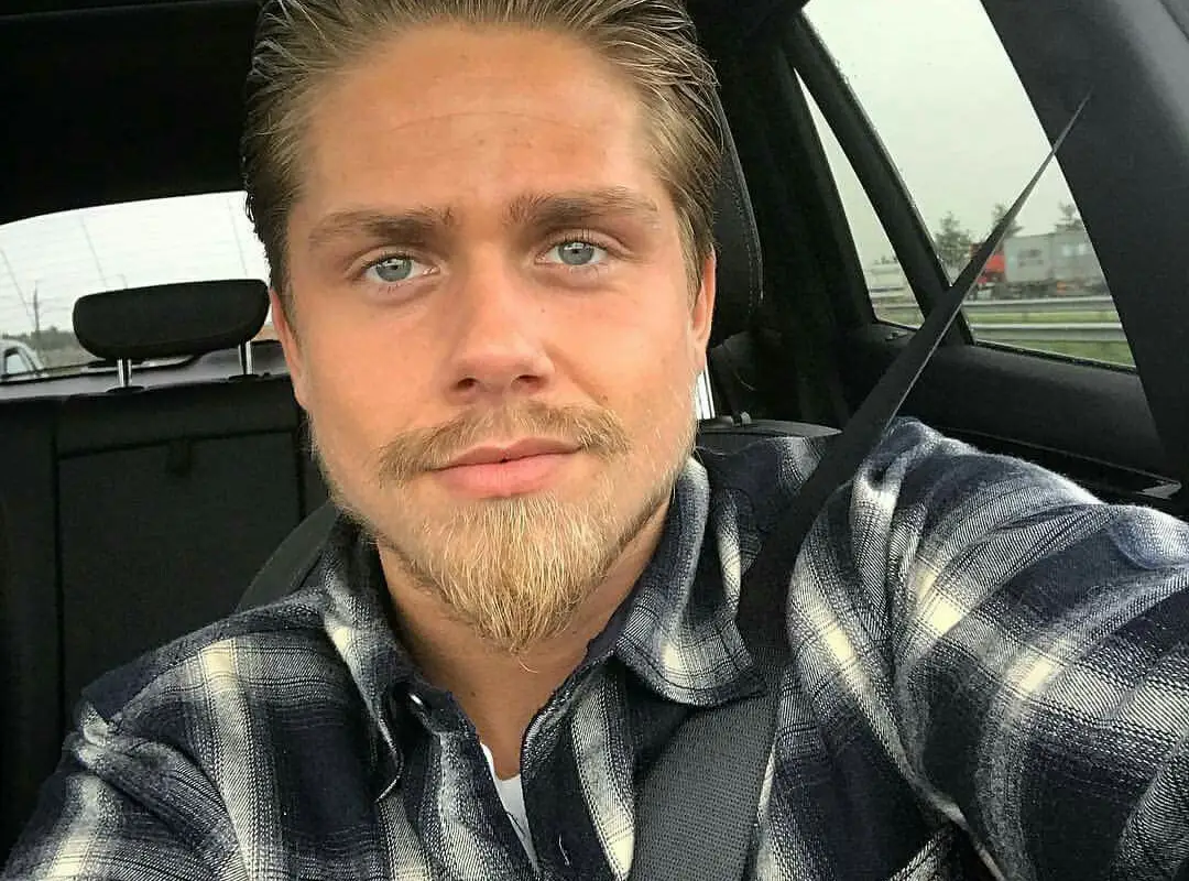 Het blijkt dat André Hazes twee vriendinnen tegelijkertijd heeft