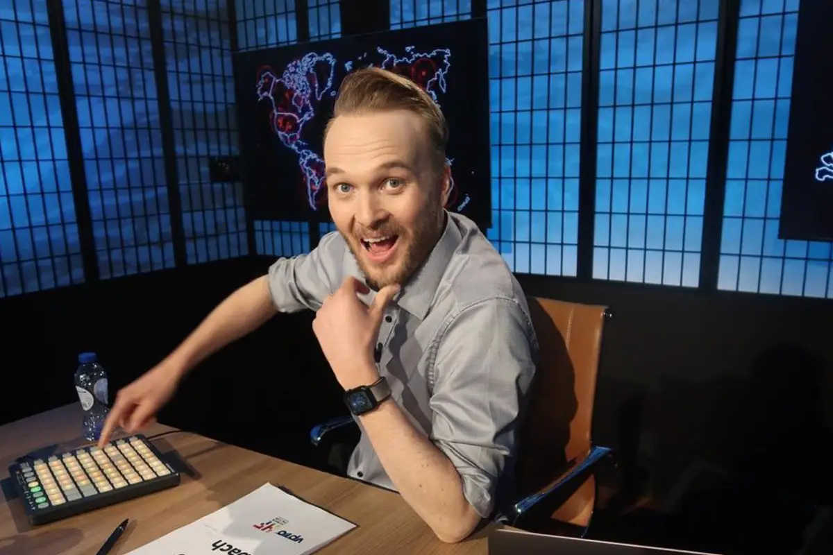 Arjen Lubach onder vuur na video over Queen Elizabeth