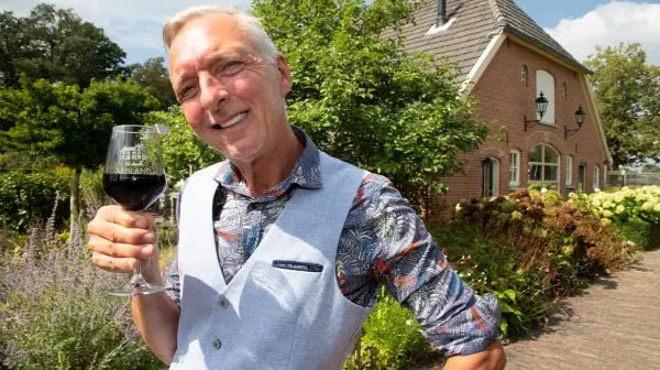 Zien: Martien Meiland 'straalbezopen' gespot