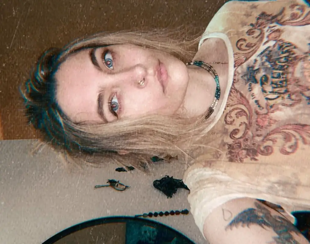 Dochter van Michael Jackson toont haar tepelpiercing op Instagram