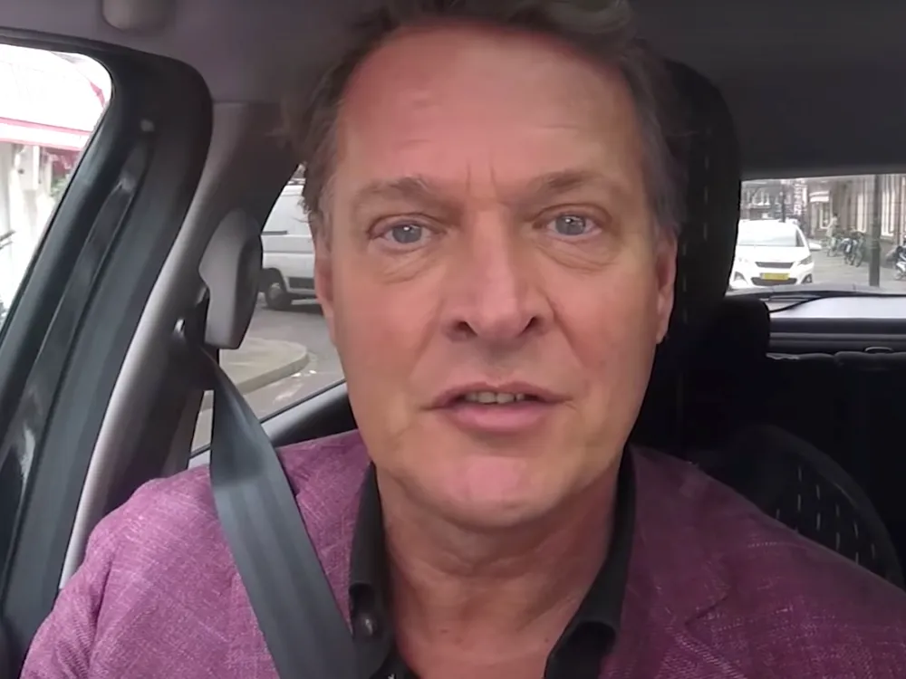 Albert Verlinde koopt een bizar dure nieuwe auto