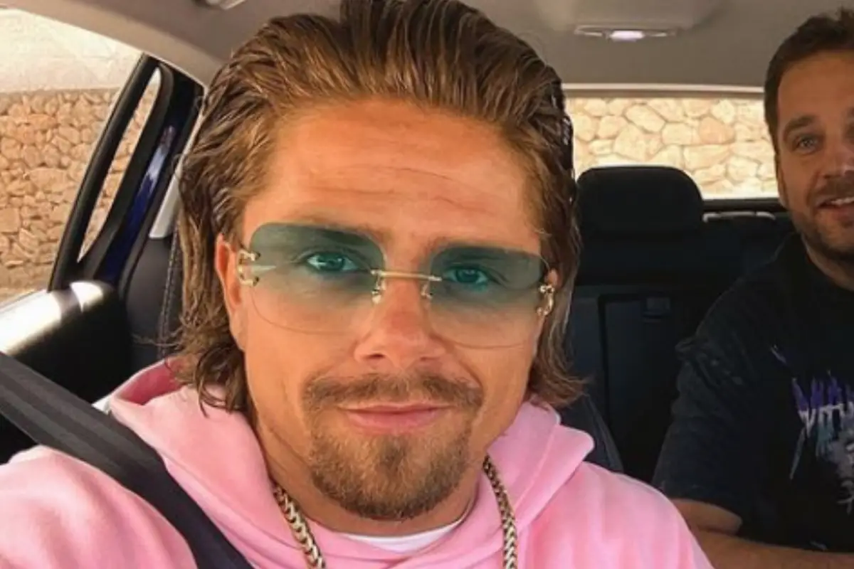 André Hazes showt zijn peperdure nieuwe auto