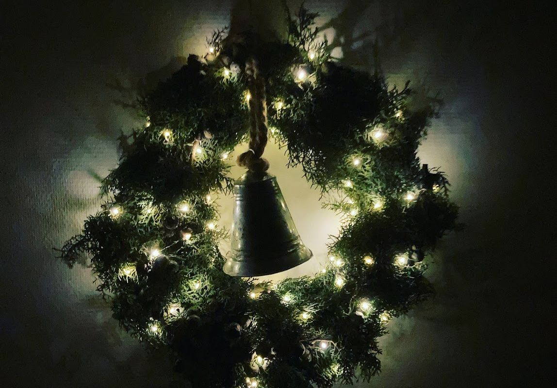 Kerst 2025: 55% van de Nederlanders voelt druk om gezellig te doen, maar verlangt rust