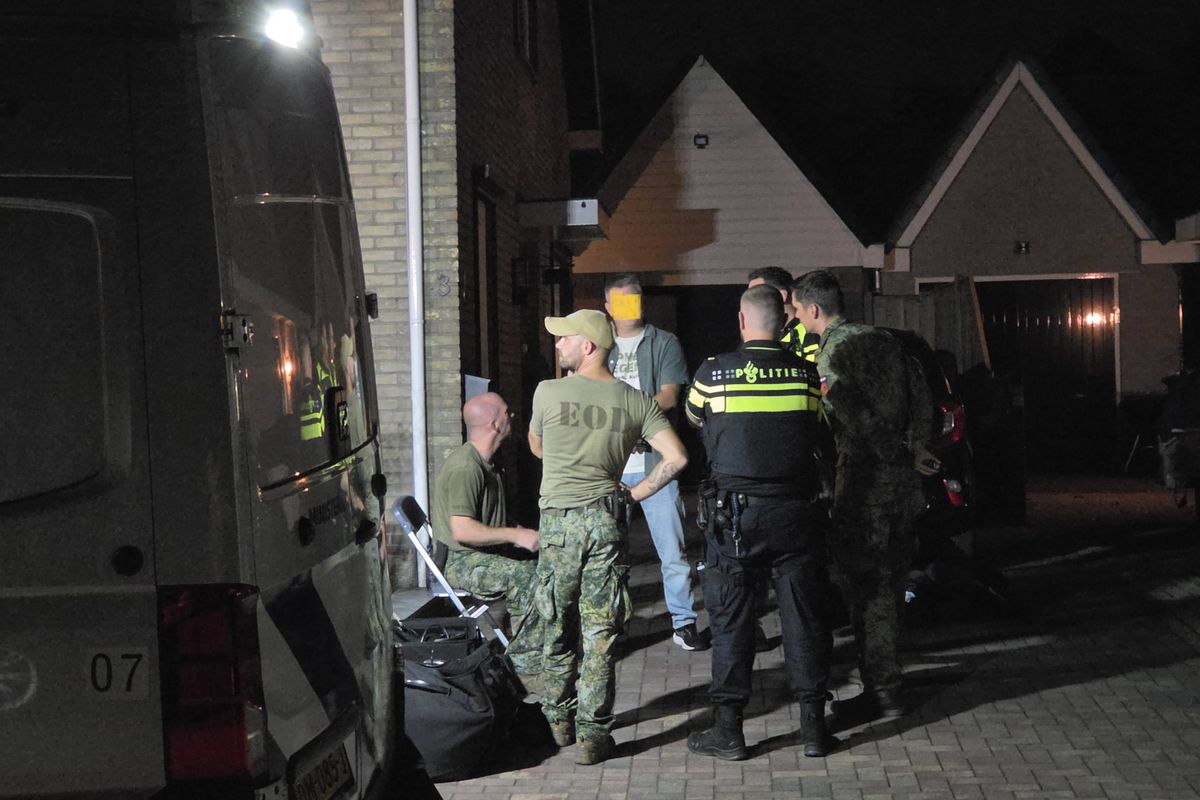Zwaar illegaal vuurwerk en flashmengsel aangetroffen in woning Lunteren – Inzet Explosieven Opruimin