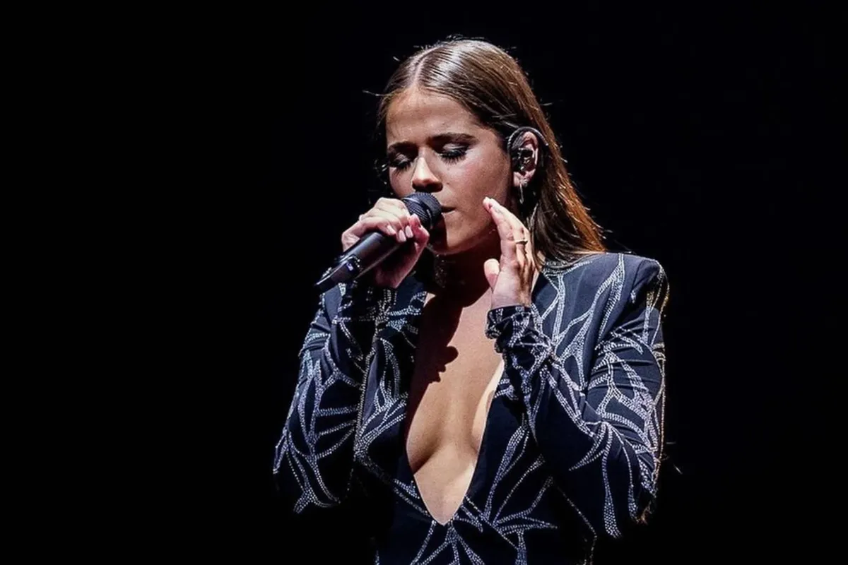 Het loopt fout tijdens optreden van Laura Tesoro in 'Zomerhit'