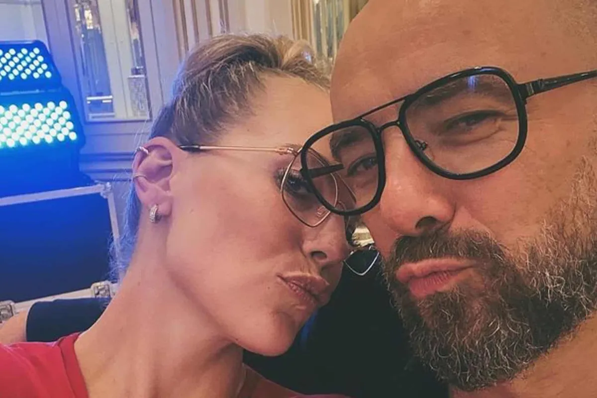 Eline De Munck en Michaël Roskam delen intiem moment én kondigen heuglijk nieuws aan: "Proficiat!"