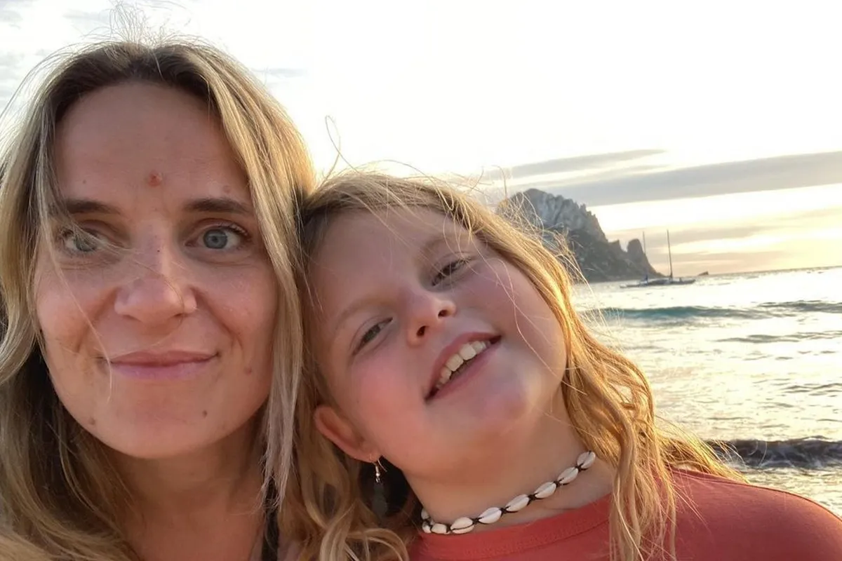 Ruth Beeckmans overstelpt met reacties na bijzonder nieuws over dochtertje: "Papa zou zo trots op je zijn"