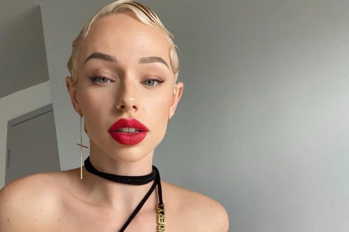'Temptation'-Zwanetta daagt volgers uit met pikante foto's: "Je kan je tepelhof zien!"