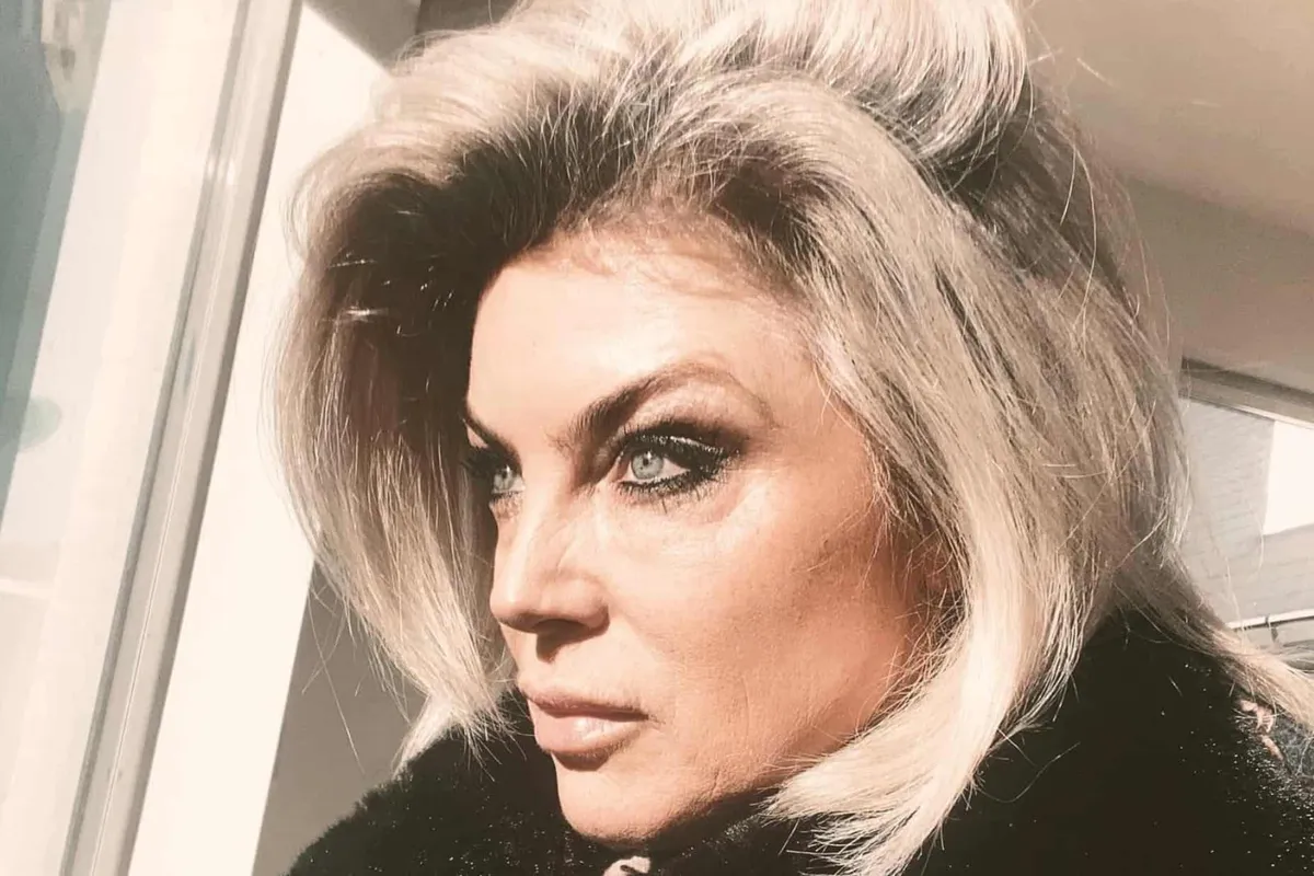 Joyce De Troch drinkt koffie zonder een beha aan: “Je blijft zo knap”