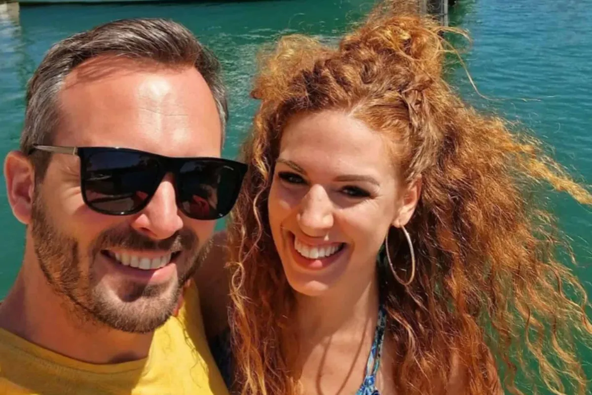 Candice uit 'Blind Getrouwd' laat zich van haar meest sexy kant zien in een erg strak kleedje