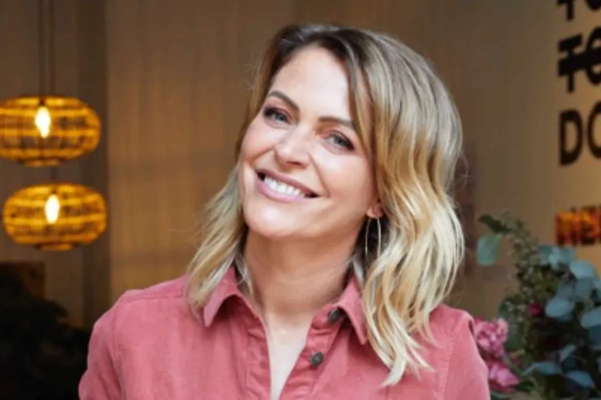 Karen Damen overladen met kritiek nadat ze bijna onherkenbaar op tv verschijnt: "Opblaasbare pop"