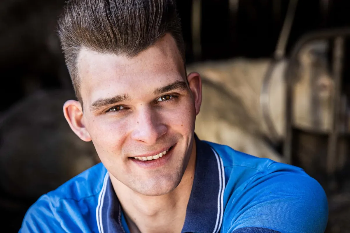 Tristan uit 'Boer zkt Vrouw' stelt voor het eerst zijn nieuwe vriend voor: "Hoe lief zijn jullie!"