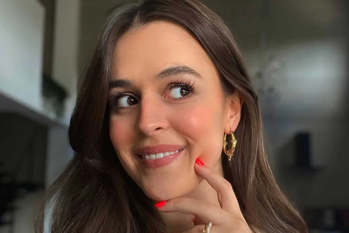 Emi uit 'Boer zkt Vrouw' doet temperatuur nog meer stijgen met foto aan zwembad: "Wat een bombaaa!"