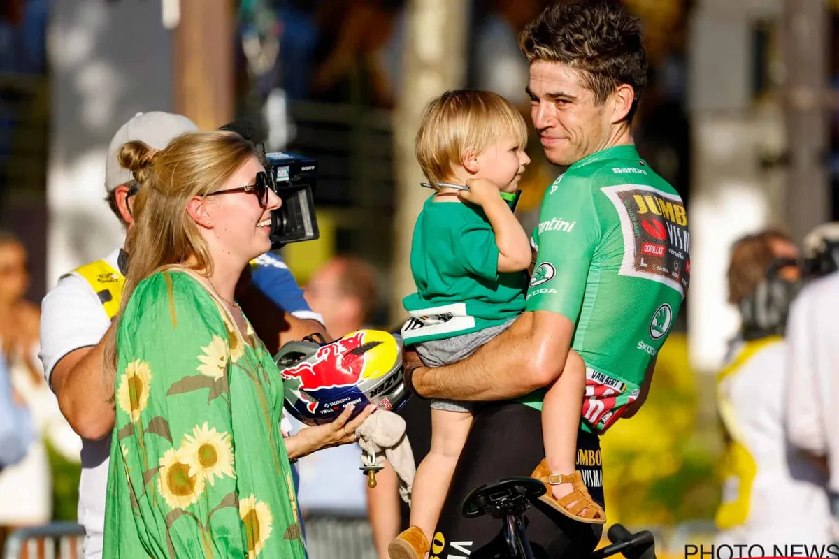 Sarah De Bie maakt zich grote zorgen over Wout van Aert: "Heel hard afgezien"