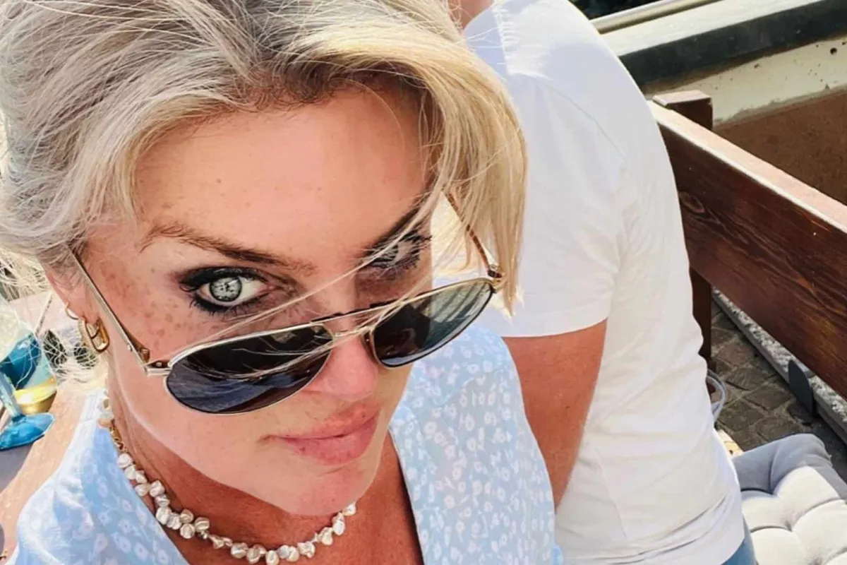 Joyce De Troch gaat volledig naakt en heeft boodschap voor Tanja Dexters: "Zou dit werken op OnlyFans?"