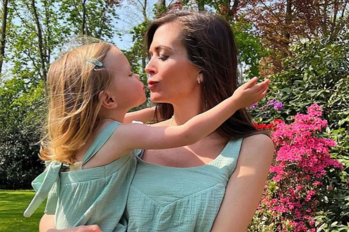 Hoogzwangere Astrid Coppens verbluft volgers met haar blote bolle buik: "Zo mooi zwanger!"