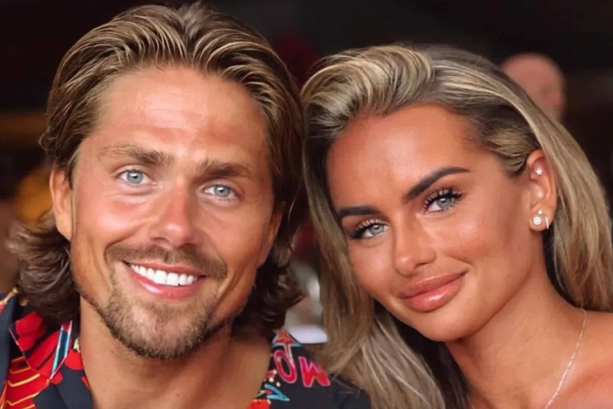 Pijnlijk na alle miserie: "Sarah van Soelen draagt ketting van André Hazes weer"