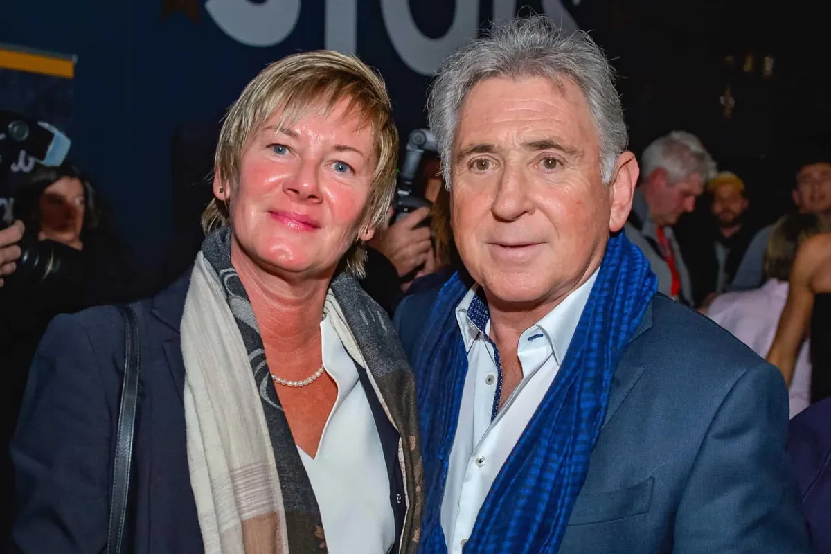Compleet gebroken weduwe van Johny Voners deelt hartverscheurend bericht, ook Karen Damen reageert