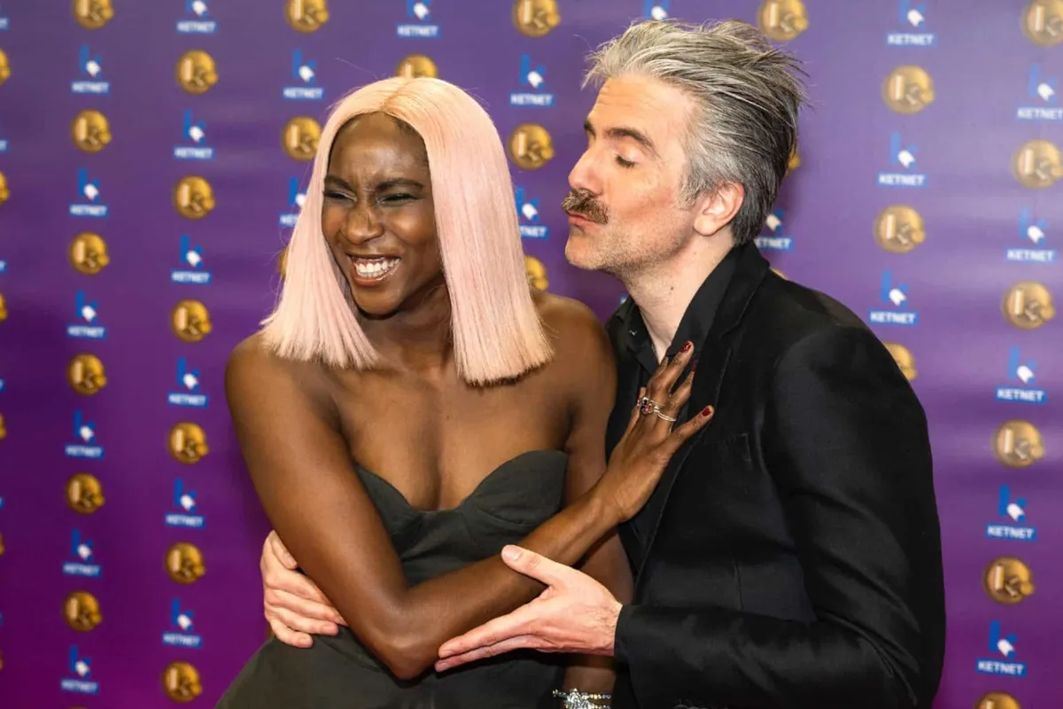 "Wat een prachtig gezinnetje": Élodie Ouédraogo deelt wondermooi kiekje met Jeroom en zoontje Remus