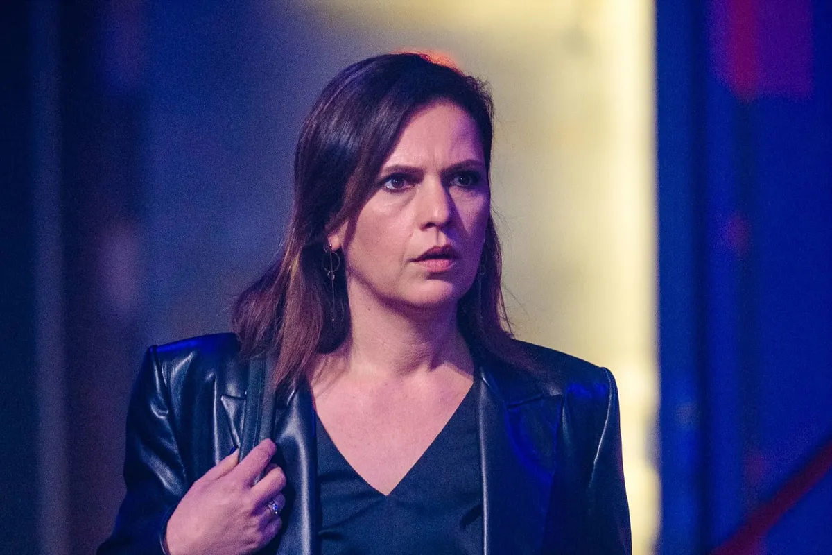 Caroline Maes heeft relatie met 'Familie'-baas: "Ontslag van die acteur leidde tot pittige gesprekken"