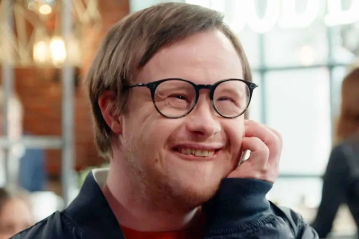 Zo denkt 'Familie'-acteur met downsyndroom Jelle Palmaerts over 'Down the road'-heisa